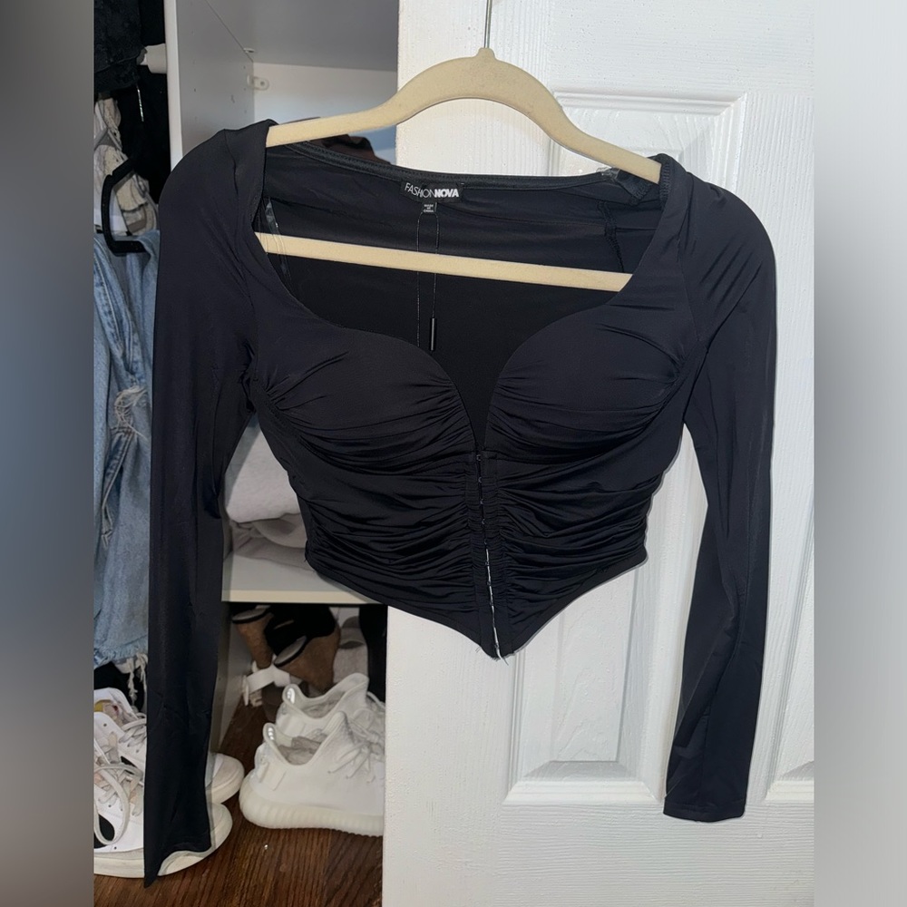 Fashion nova long sleeve crop top size small never worn